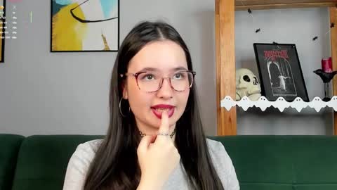 Mia online show from October 2025 01:42:01 AM