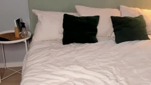 Mia online show from November 2025 01:50:02 AM