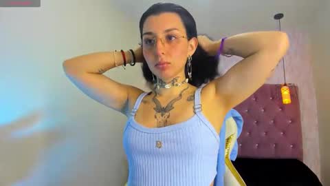 iris_77 online show from October 2025 06:57:02 PM