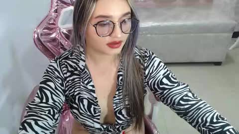 Snapshot of iris_bell_ch chatting on December 2025 09:53:01 PM Iris online show from December 2025 09:53:01 PM