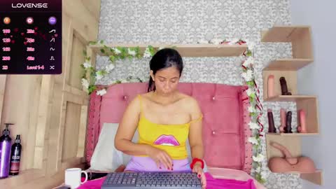 Snapshot of iris_charlotte chatting on February 2025 12:16:01 PM Hot Charlotte online show from February 2025 12:16:01 PM