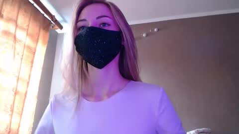 Snapshot of iris_lave chatting on September 2025 10:28:01 AM Lily online show from September 2025 10:28:01 AM