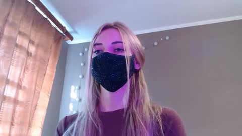 Snapshot of iris_lave chatting on September 2025 02:40:02 PM Lily online show from September 2025 02:40:02 PM