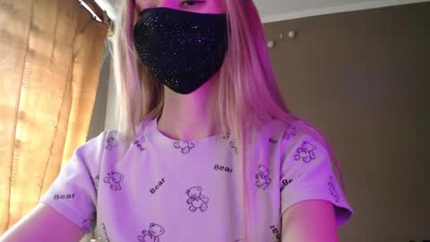 Snapshot of iris_lave chatting on September 2025 01:48:02 PM Lily online show from September 2025 01:48:02 PM