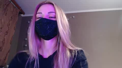 Snapshot of iris_lave chatting on September 2025 04:01:02 PM Lily online show from September 2025 04:01:02 PM