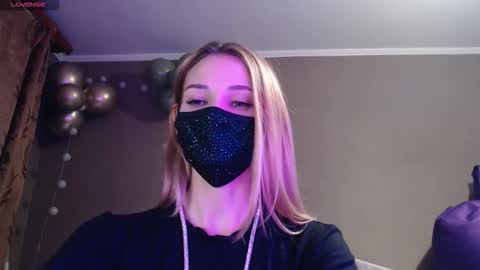 Snapshot of iris_lave chatting on November 2025 05:58:02 PM Lily online show from November 2025 05:58:02 PM