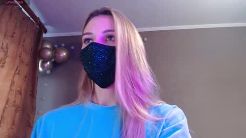 Snapshot of iris_lave chatting on November 2025 01:20:01 PM Lily online show from November 2025 01:20:01 PM