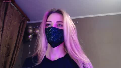 Snapshot of iris_lave chatting on November 2025 04:18:01 PM Lily online show from November 2025 04:18:01 PM