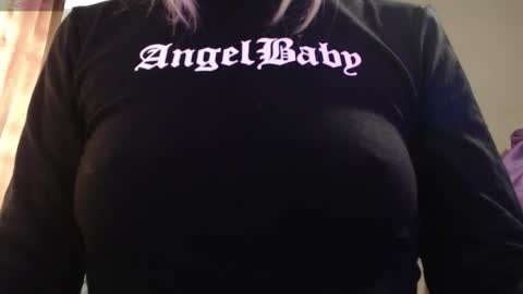 Snapshot of iris_lave chatting on November 2025 09:28:02 AM Lily online show from November 2025 09:28:02 AM