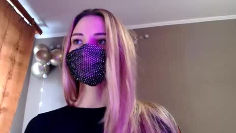 Snapshot of iris_lave chatting on November 2025 11:43:02 AM Lily online show from November 2025 11:43:02 AM