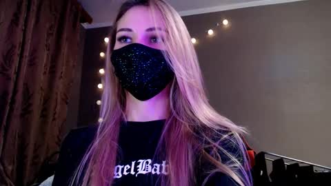 Snapshot of iris_lave chatting on December 2025 08:03:01 PM Lily online show from December 2025 08:03:01 PM