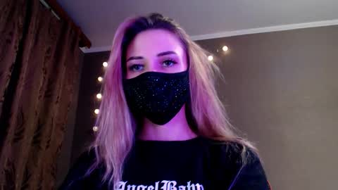 Snapshot of iris_lave chatting on December 2025 04:05:01 PM Lily online show from December 2025 04:05:01 PM