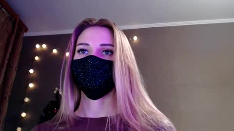 Snapshot of iris_lave chatting on December 2025 07:40:01 PM Lily online show from December 2025 07:40:01 PM