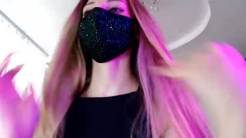 Snapshot of iris_lave chatting on June 2026 03:45:02 PM Lily online show from June 2026 03:45:02 PM