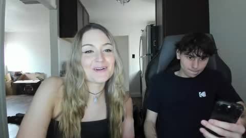 Snapshot of iris_roslin chatting on April 2026 12:33:02 AM Iris 3 online show from April 2026 12:33:02 AM