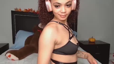 Snapshot of iris_the_squirter chatting on November 2025 02:35:02 AM Iris online show from November 2025 02:35:02 AM