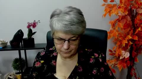 Snapshot of iris_xdesire chatting on December 2024 08:11:02 AM I R I S online show from December 2024 08:11:02 AM