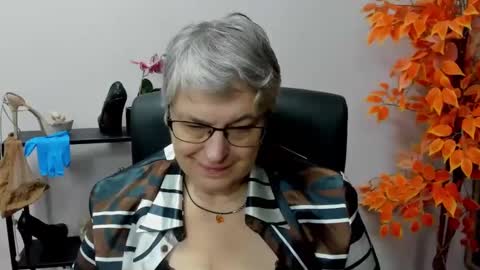 Snapshot of iris_xdesire chatting on December 2024 10:47:01 AM I R I S online show from December 2024 10:47:01 AM