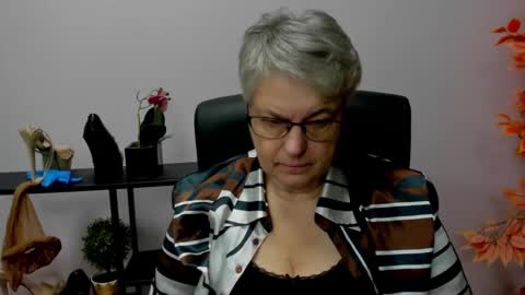 Snapshot of iris_xdesire chatting on December 2024 07:18:01 AM I R I S online show from December 2024 07:18:01 AM