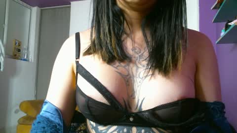 Snapshot of irisbell_ chatting on December 2024 02:00:02 PM Camilla online show from December 2024 02:00:02 PM