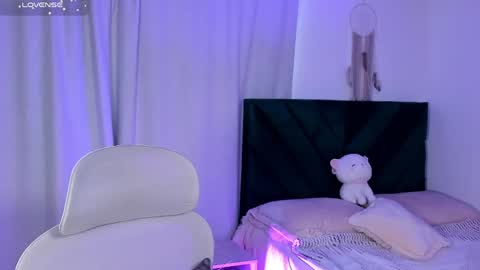 Iris Moira  online show from April 2026 11:37:01 AM