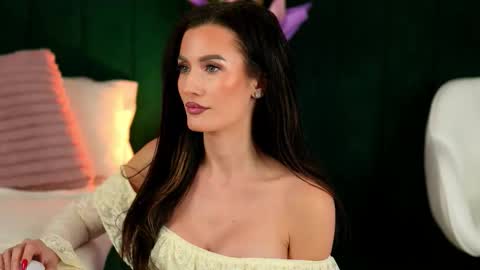 Snapshot of irisnightshade chatting on November 2025 10:32:01 PM Maria online show from November 2025 10:32:01 PM