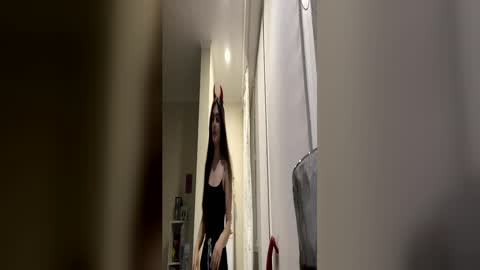 irisss31 online show from June 2026 06:41:01 PM