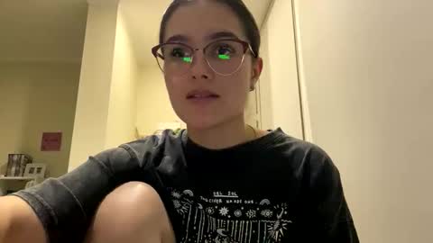 irisss31 online show from June 2026 07:36:01 PM
