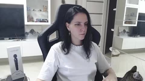 Irwi Tomboy online show from December 2024 01:30:02 PM