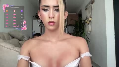 Snapshot of isa__fox_1 chatting on May 2026 04:44:02 PM Isabella online show from May 2026 04:44:02 PM
