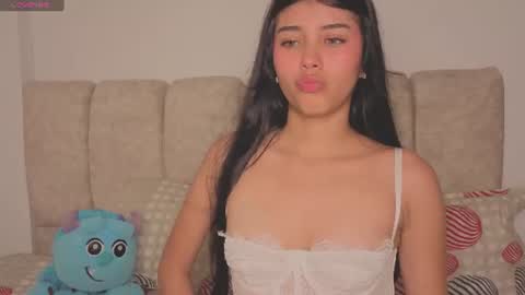 Snapshot of isa_dolly chatting on June 2026 09:35:02 PM Isa Dolly online show from June 2026 09:35:02 PM