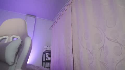 Isabella  online show from December 2025 09:59:01 AM