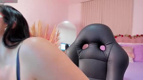 Snapshot of isa_emm chatting on December 2025 07:08:02 PM Isa online show from December 2025 07:08:02 PM