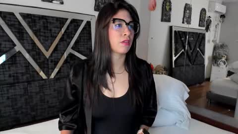 oIssaJonneso online show from October 2025 12:23:02 PM