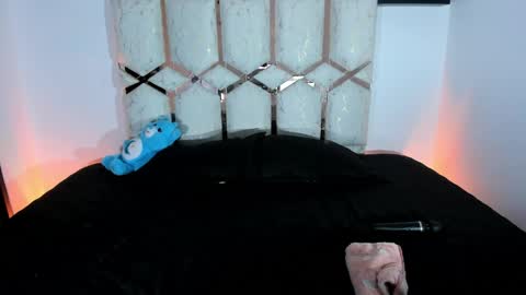 isa_klein online show from June 2026 05:01:01 AM
