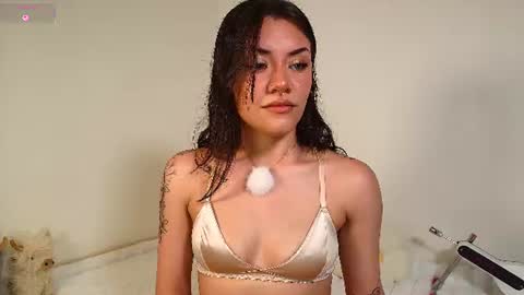 Isabella Laurentt  online show from June 2026 12:43:02 AM