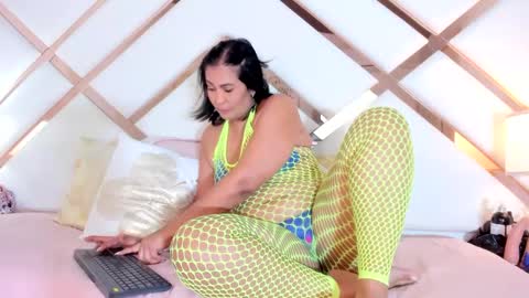 ISABELA online show from February 2025 12:31:01 PM