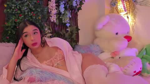 Isabella        online show from September 2025 04:55:02 PM