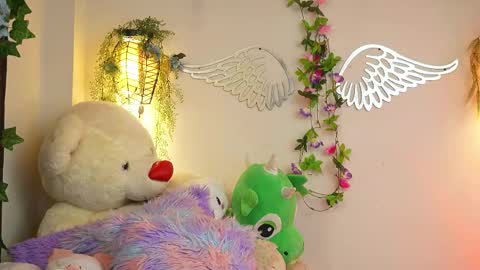 Isabella        online show from October 2025 06:08:02 PM