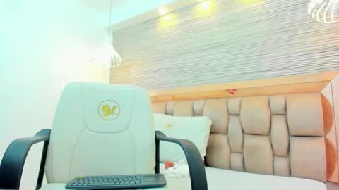 Snapshot of isaa_stone chatting on October 2025 07:51:01 PM Isa online show from October 2025 07:51:01 PM