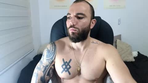 Isaac carter online show from November 2025 10:48:01 AM