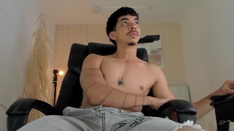 isaac_cryston online show from January 2026 11:42:01 PM