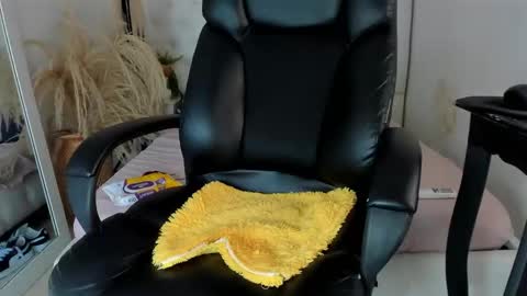 Snapshot of isaac_cryston chatting on February 2026 09:22:02 PM isaac_cryston online show from February 2026 09:22:02 PM