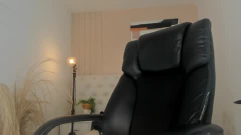 Snapshot of isaac_cryston chatting on February 2026 10:22:01 PM isaac_cryston online show from February 2026 10:22:01 PM