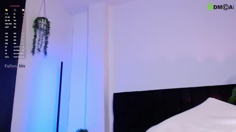 Isaac Saenz. online show from September 2025 01:20:02 AM