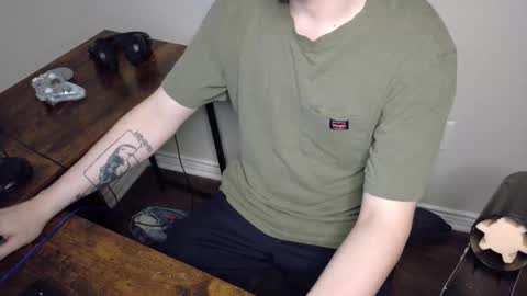 Snapshot of isaac_sheffield chatting on April 2026 10:35:02 AM isaac online show from April 2026 10:35:02 AM