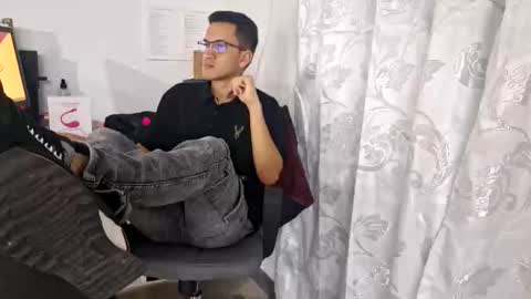 Snapshot of isaac_winter_ chatting on October 2025 04:13:01 AM Isaac online show from October 2025 04:13:01 AM