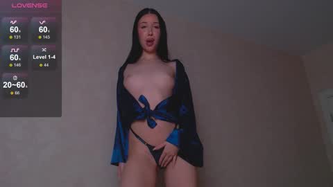 Snapshot of isabel_fontana chatting on November 2025 01:10:02 PM Bella online show from November 2025 01:10:02 PM