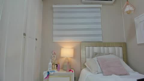 Snapshot of isabela__x chatting on June 2026 11:33:01 AM isabela__x online show from June 2026 11:33:01 AM