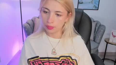 isabela romano online show from October 2025 11:33:02 AM